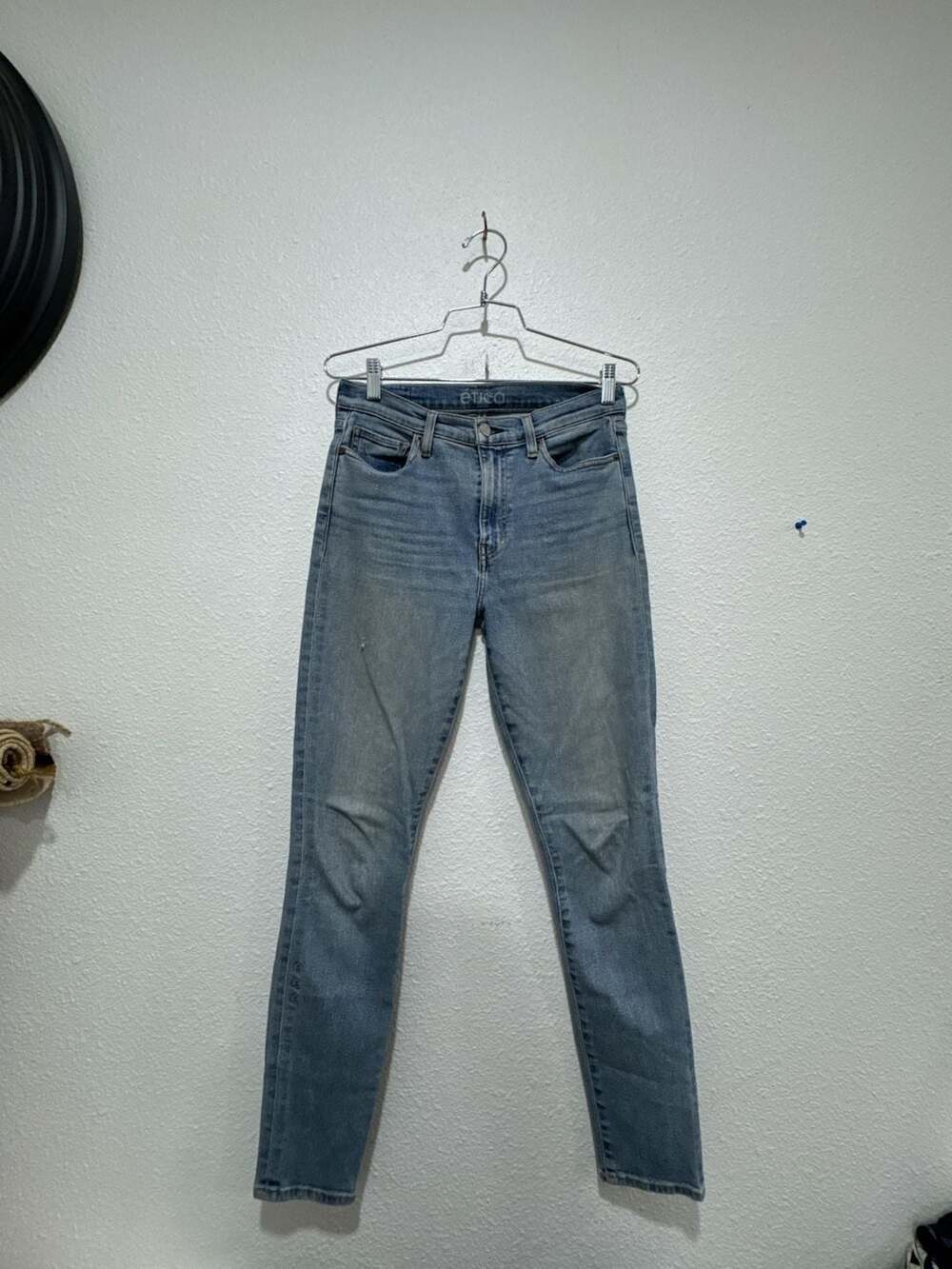 ética Tyler High Rise Slim Skinny Jeans in Light Indigo Wash